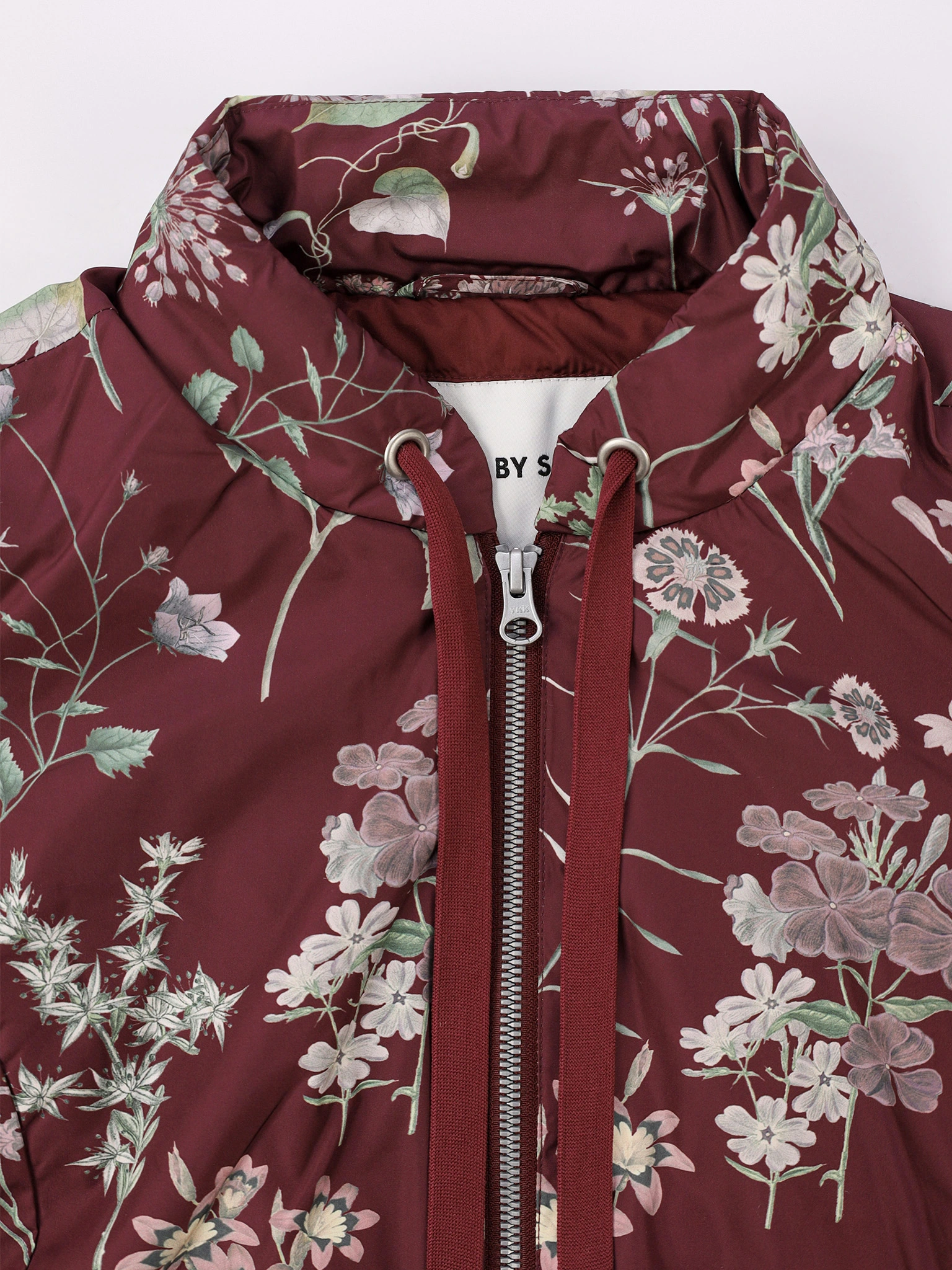 Куртка бордового цвета с цветочным принтом